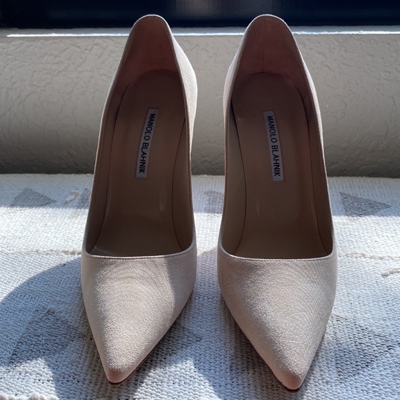 Manolo Blahnik Beige Suede BB Pumps - Picture 2 of 7
